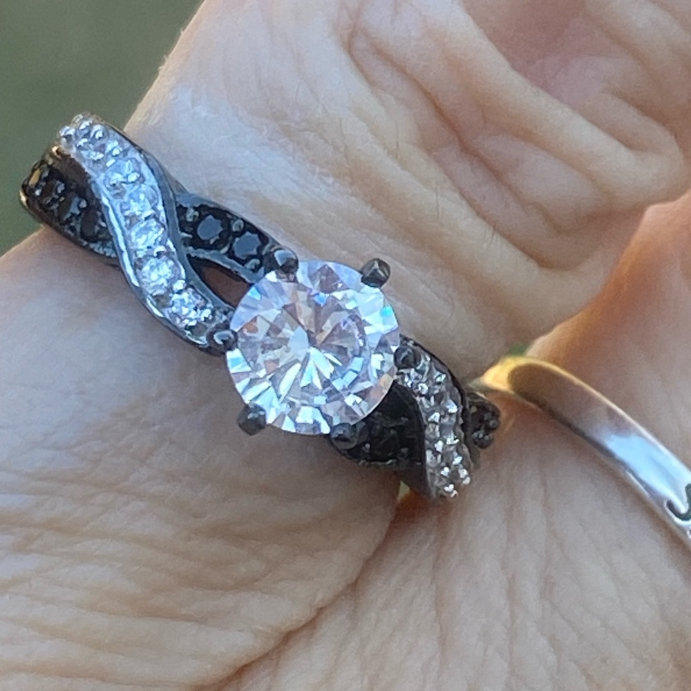 Danbury Mint Black stainless steel ring simulated Diamond black white stones 7